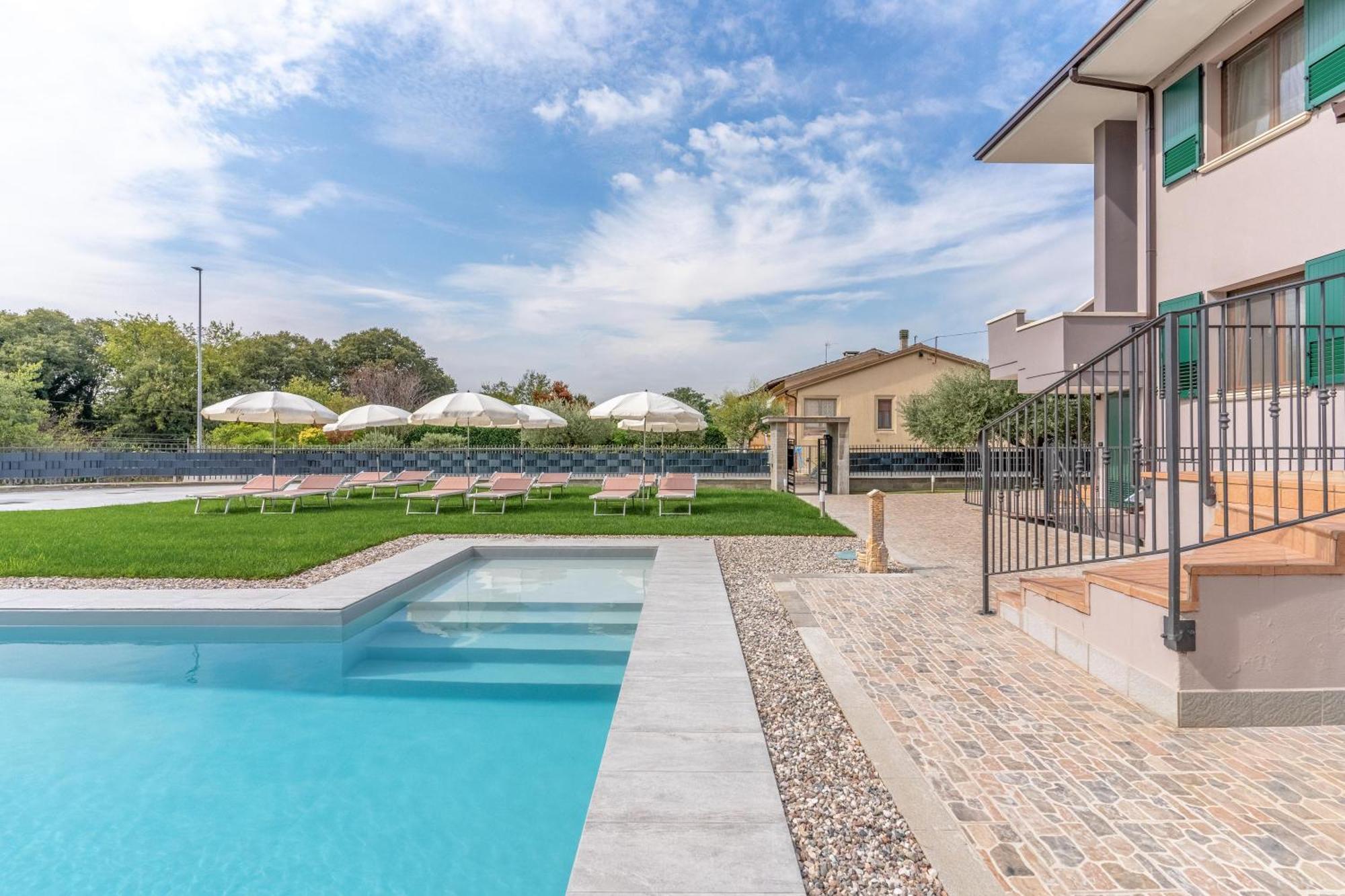 -Free Pool And Parking- Garda House Apartments Castelnuovo del Garda Εξωτερικό φωτογραφία